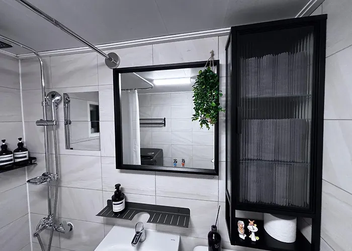Beautiful Escape With Urban Charm Holiday home *