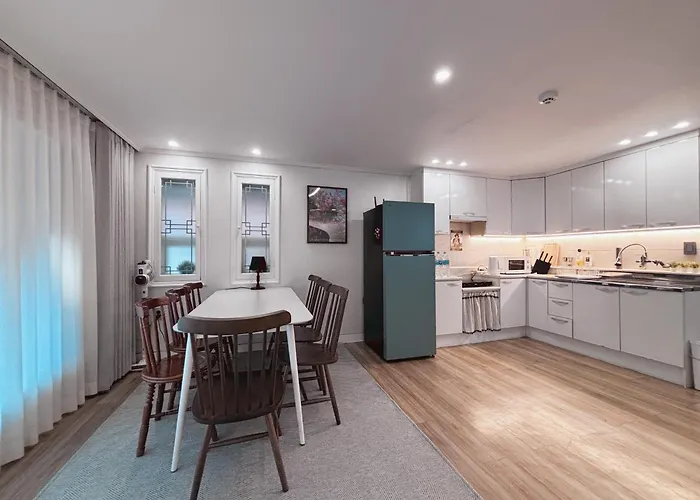 Beautiful Escape With Urban Charm Holiday home *